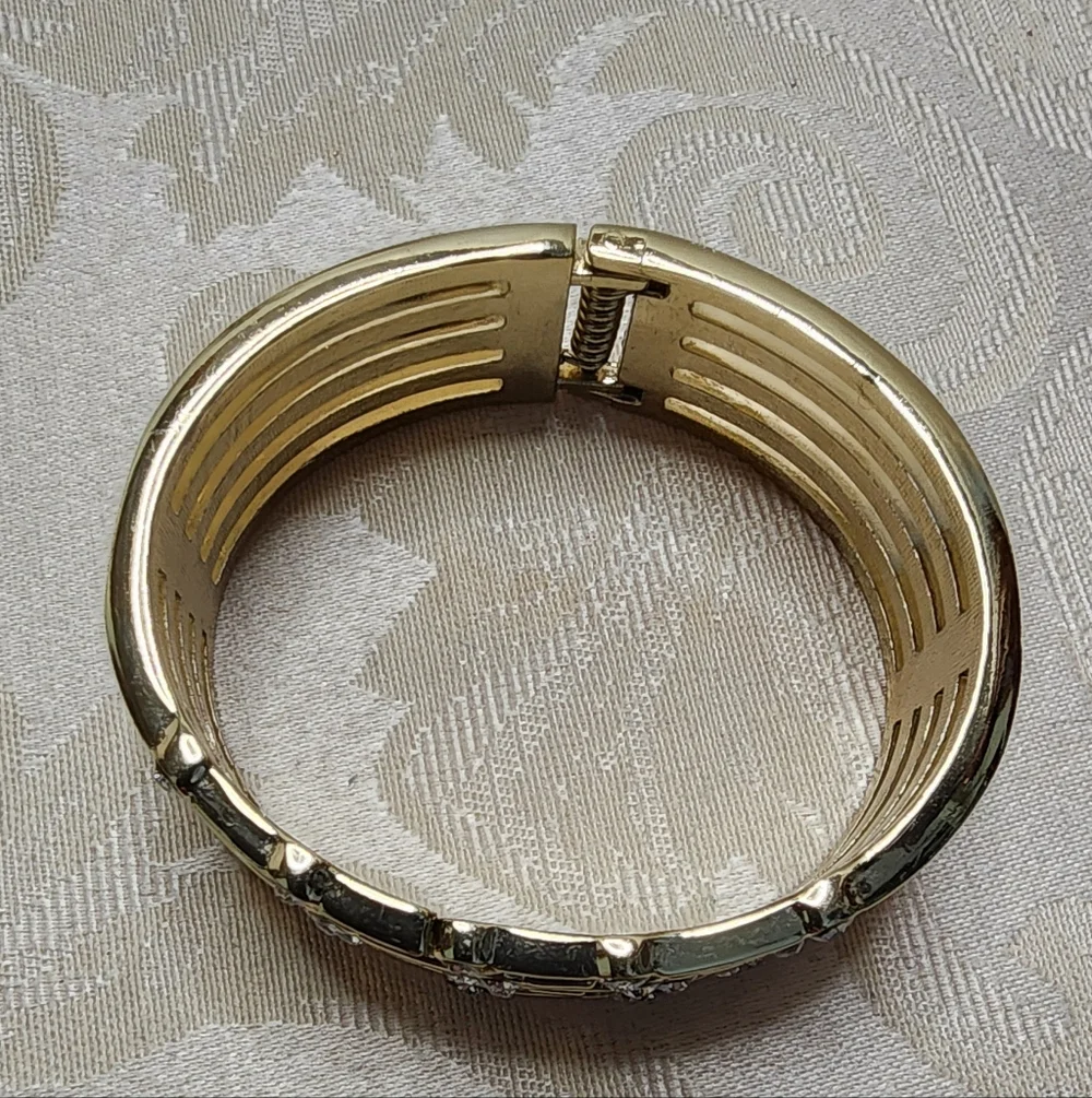 VINTAGE 80S GOLD TONE RHINESTONE HINGED CUFF BRACELET STATEMENT ARCHITECTURAL - Picture 9 of 12